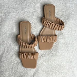 Soda sandals